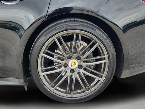 Used 2018 Porsche Panamera 4 AWD/4WD image 33