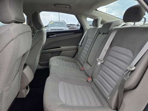 Used 2017 Ford Fusion SE FWD image 27