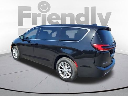 Used 2026 Chrysler Pacifica Limited AWD/4WD image 3