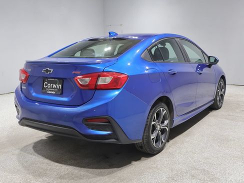 Used 2019 Chevrolet Cruze LT w/ Convenience Package FWD image 2