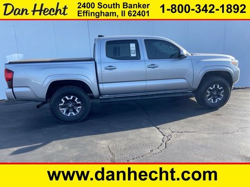 Used 2020 Toyota Tacoma SR image 3