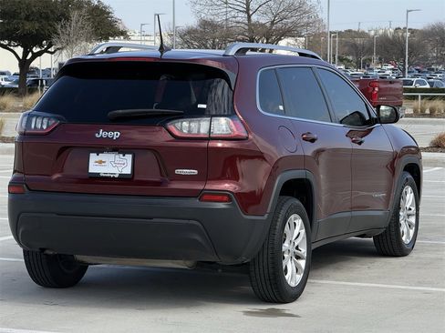 Used 2019 Jeep Cherokee Latitude w/ Popular Appearance Group image 4