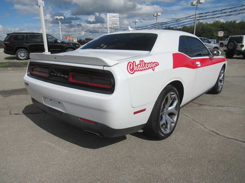 Used 2016 Dodge Challenger SXT Plus image 5
