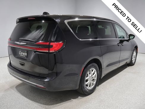 Used 2024 Chrysler Pacifica Touring-L FWD image 2