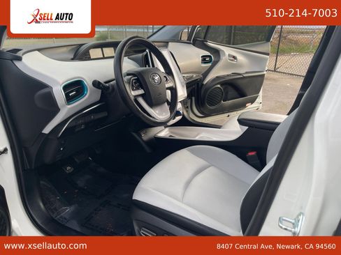 Used 2017 Toyota Prius Prime Premium FWD image 7