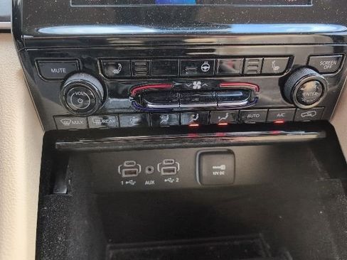 Used 2022 Jeep Grand Cherokee Limited image 26