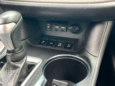 Used 2019 Toyota Highlander XLE AWD/4WD image 45