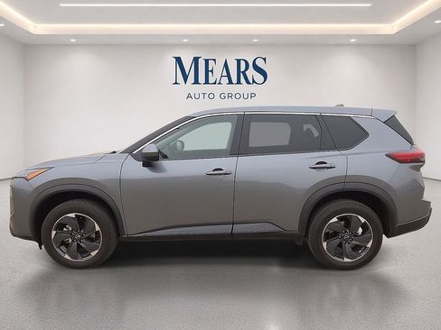 Used 2024 Nissan Rogue SV FWD image 2