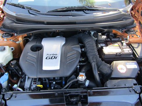 Used 2016 Hyundai Veloster Turbo image 8