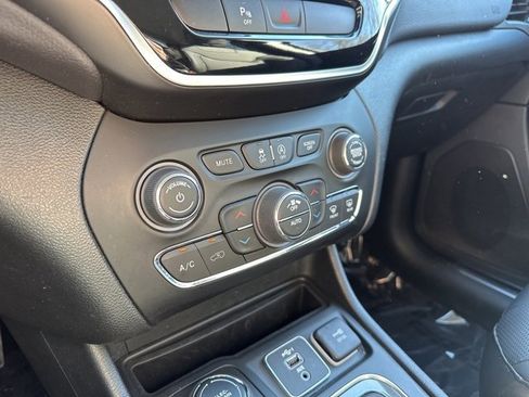 Used 2020 Jeep Cherokee Limited image 18