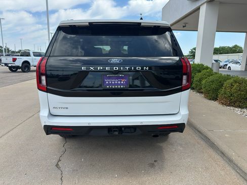 Used 2025 Ford Expedition Active AWD/4WD image 9