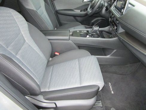 Used 2023 Nissan Rogue SV image 23