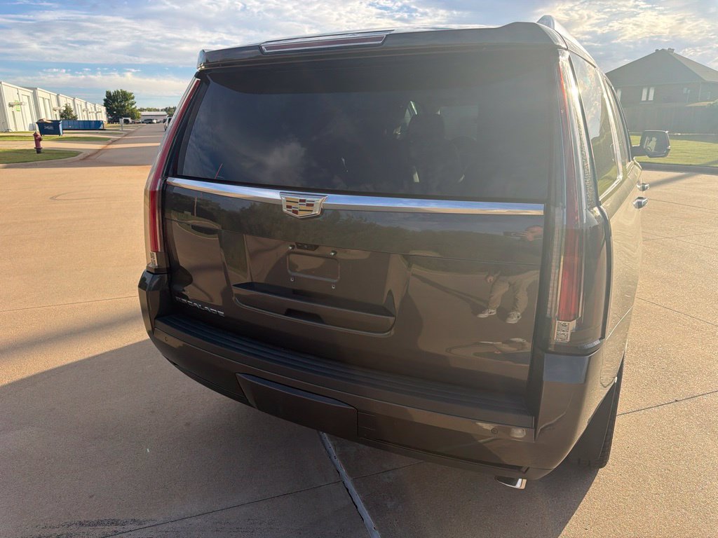 Used 2020 Cadillac Escalade Luxury AWD/4WD image 14