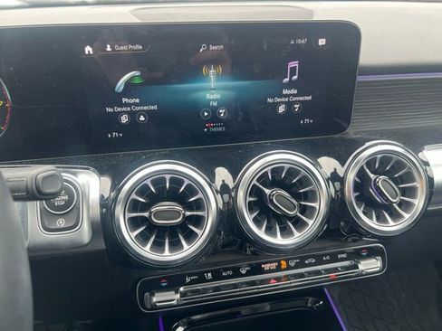 Used 2023 Mercedes-Benz GLB 250 4MATIC image 14