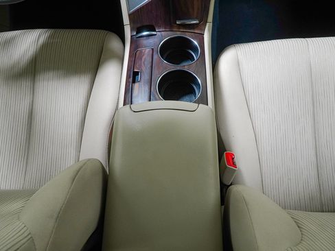 Used 2013 Toyota Venza LE FWD image 30