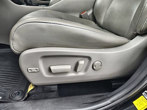 Used 2019 Toyota Highlander Limited Platinum AWD/4WD image 12