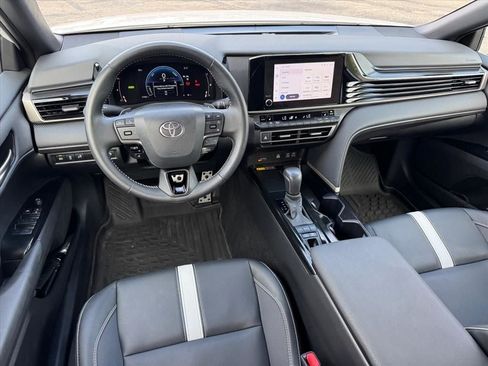 Used 2025 Toyota Camry SE w/ Convenience Package FWD image 15
