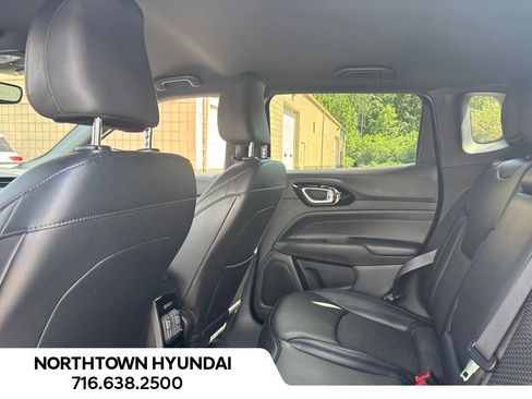 Used 2025 Jeep Compass Latitude w/ Convenience Group AWD/4WD image 10