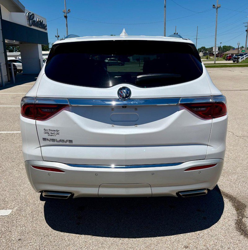 Used 2023 Buick Enclave Essence w/ Experience Buick Package FWD image 4