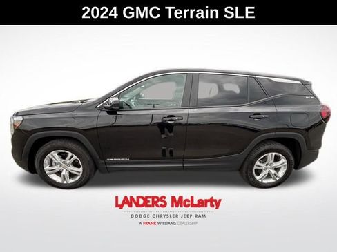 Used 2024 GMC Terrain SLE FWD image 3