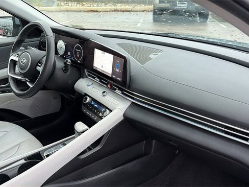 Used 2023 Hyundai Elantra Limited image 44