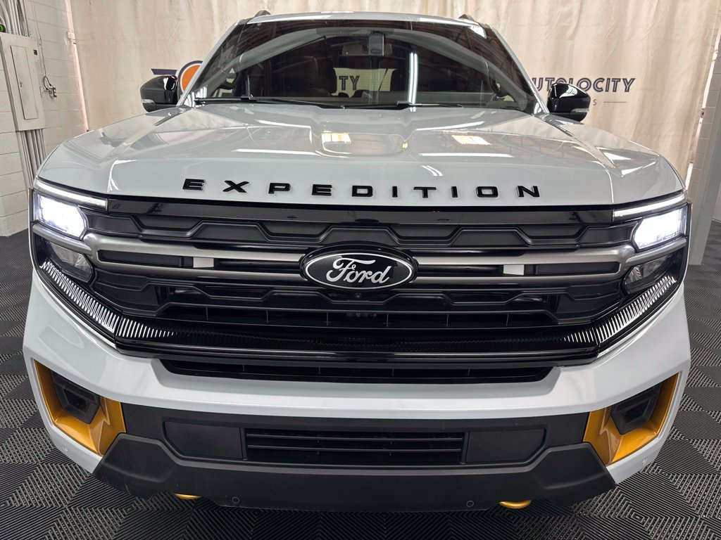 Used 2025 Ford Expedition Tremor AWD/4WD image 3