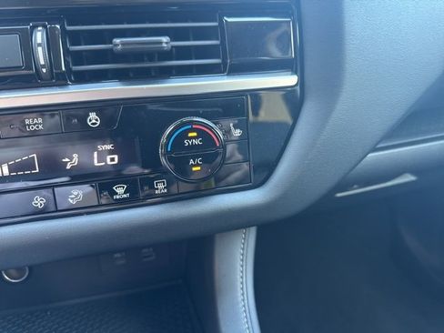 Used 2022 Nissan Pathfinder SL image 16