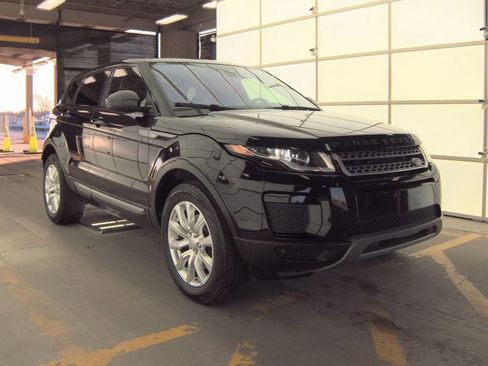 Used 2019 Land Rover Range Rover Evoque SE image 3