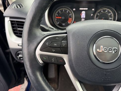 Used 2015 Jeep Cherokee Limited w/ Luxury Group image 18