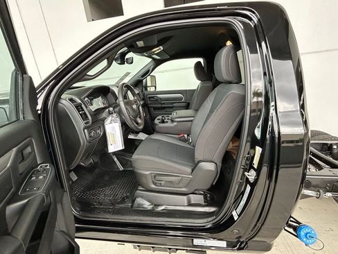 Used 2024 RAM 3500 Tradesman image 9