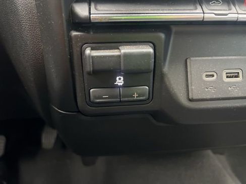 Used 2021 Chevrolet Silverado 2500 Custom w/ Custom Value Package image 21