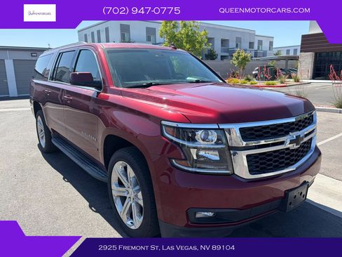 Used 2017 Chevrolet Suburban LT RWD image 1