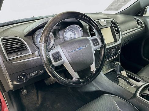 Used 2014 Chrysler 300 C image 9