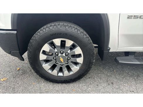 Used 2024 Chevrolet Silverado 2500 Custom w/ Custom Value Package image 21