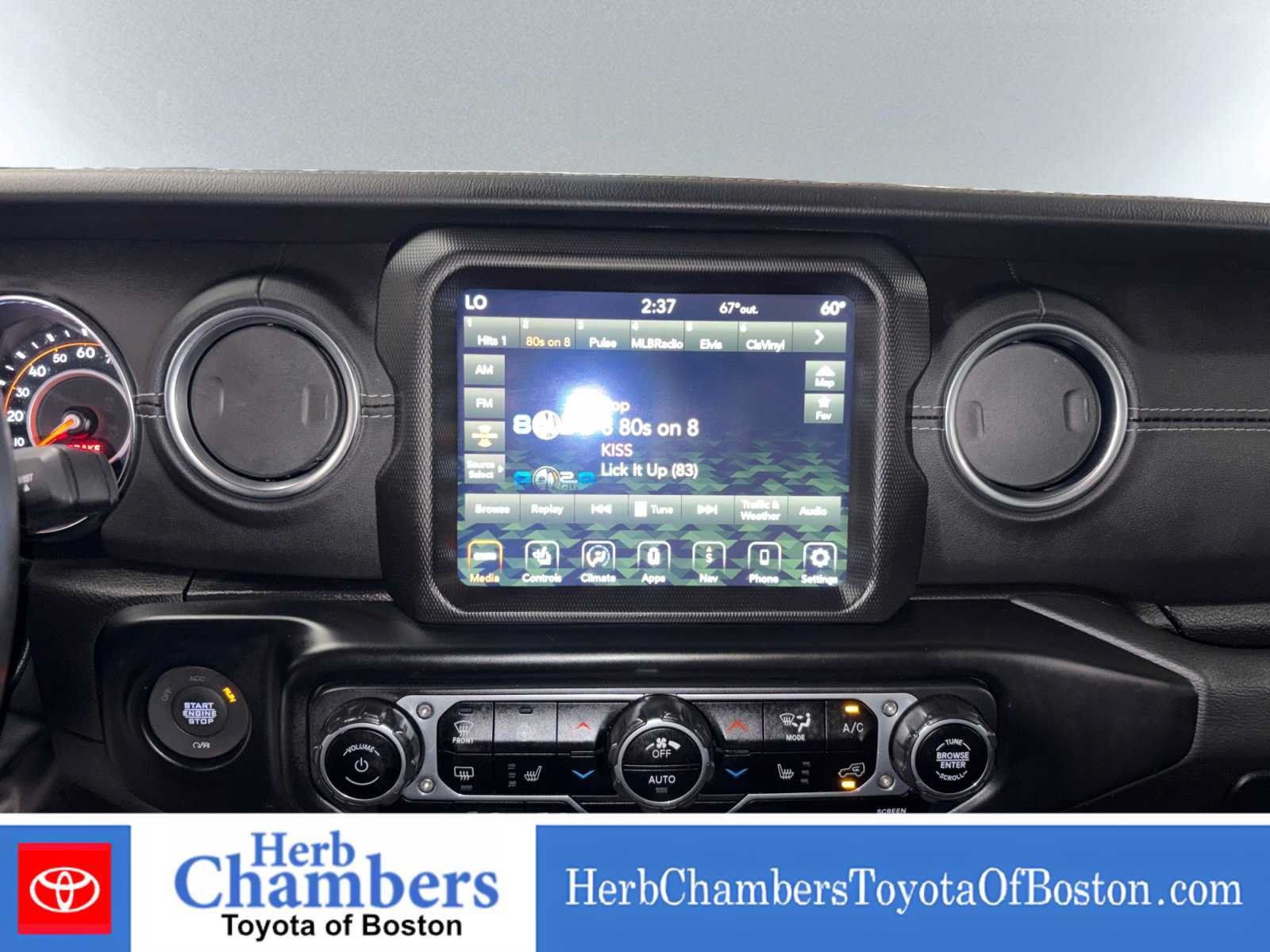 Used 2022 Jeep Wrangler Unlimited Sahara AWD/4WD image 14