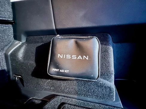 Used 2023 Nissan Rogue S image 33