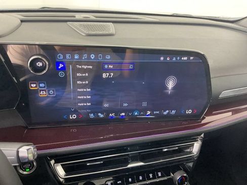Used 2025 Chevrolet Traverse RS AWD/4WD image 13