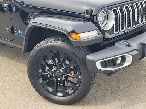 Used 2025 Jeep Wrangler Unlimited Sahara w/ Safety Group AWD/4WD image 9