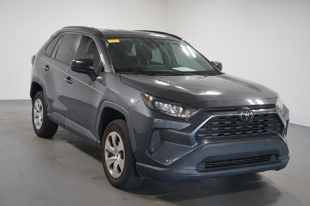 Used 2021 Toyota RAV4 LE FWD image 3