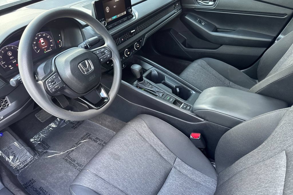 Used 2025 Honda Accord SE image 3