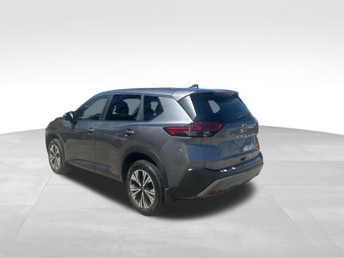 Used 2023 Nissan Rogue SV image 3