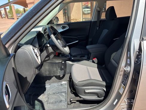Certified 2025 Kia Soul LX w/ LX Technology Package FWD image 20