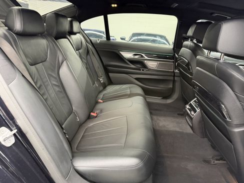 Used 2021 BMW 740i w/ M Sport Package image 23