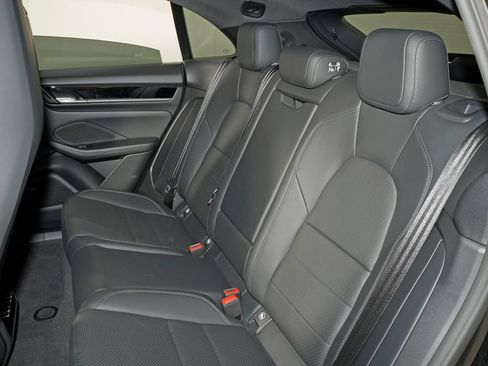 Used 2025 Porsche Macan 4S Electric AWD/4WD image 36