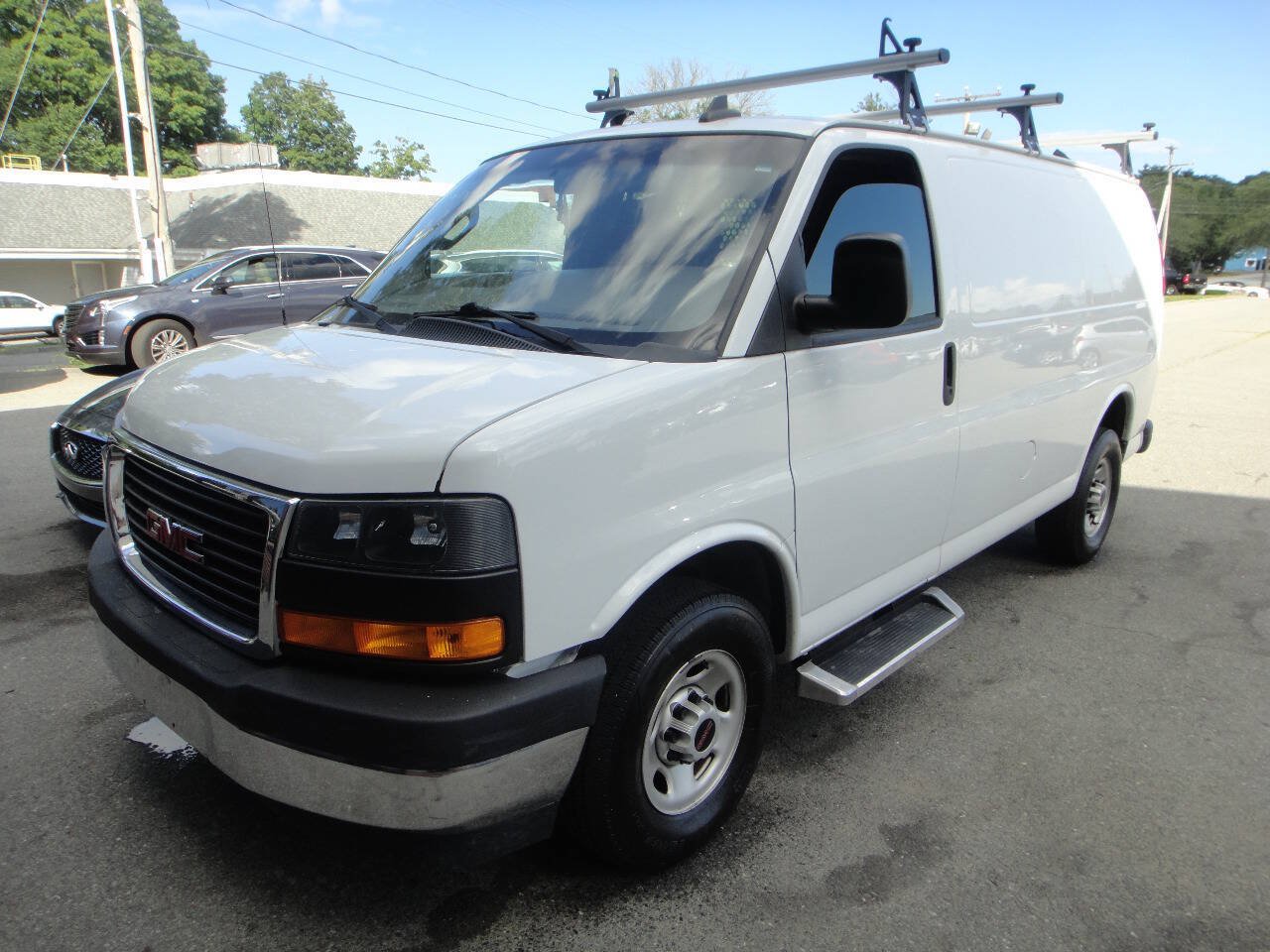 Used 2022 GMC Savana 2500 w/ Driver Convenience Package RWD image 1