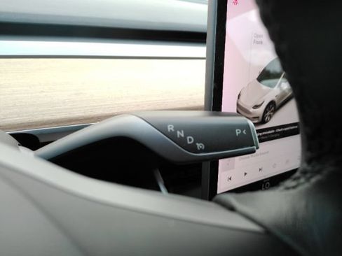 Used 2021 Tesla Model Y Long Range AWD/4WD image 39