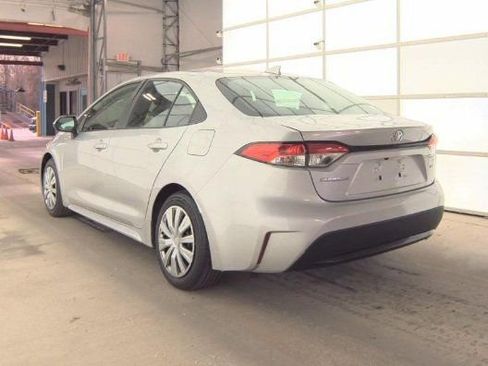 Used 2022 Toyota Corolla LE image 2