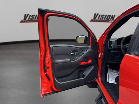 Certified 2025 Nissan Frontier PRO-4X image 22
