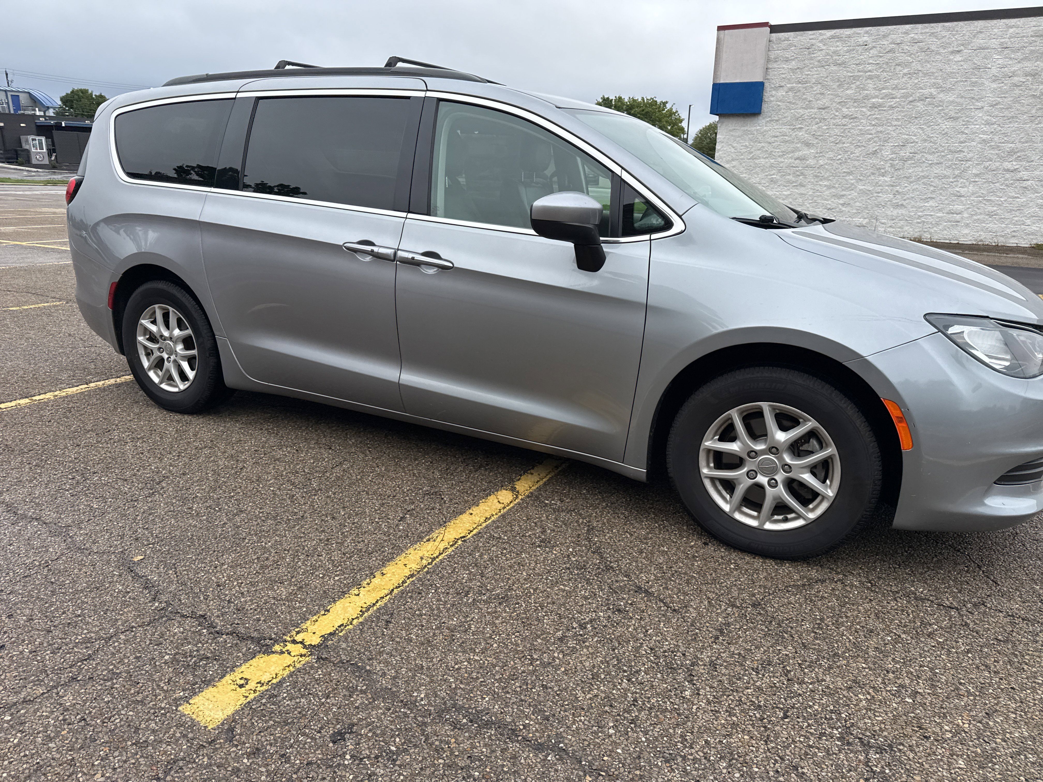 Used 2020 Chrysler Voyager Lxi FWD image 16