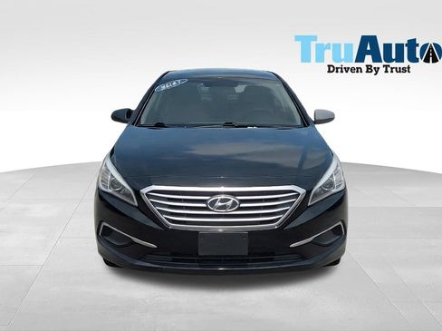 Used 2017 Hyundai Sonata SE FWD image 2